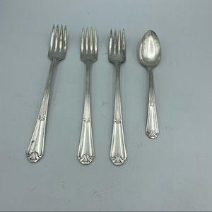 WM Rogers Mfg Co IS  1933 Fidelis Pattern 3 Grille Forks 1 Teaspoon Silverplate